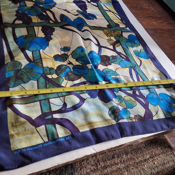 Louis Comfort Tiffany Stained Glass Metropolitan Museum Silk Scarf NWT - Picture 11 of 14